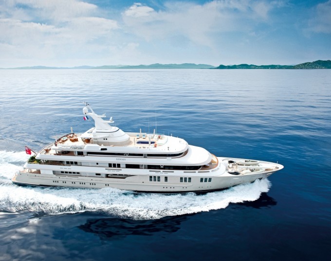 Motor Yacht Reborn - Underway at Sea